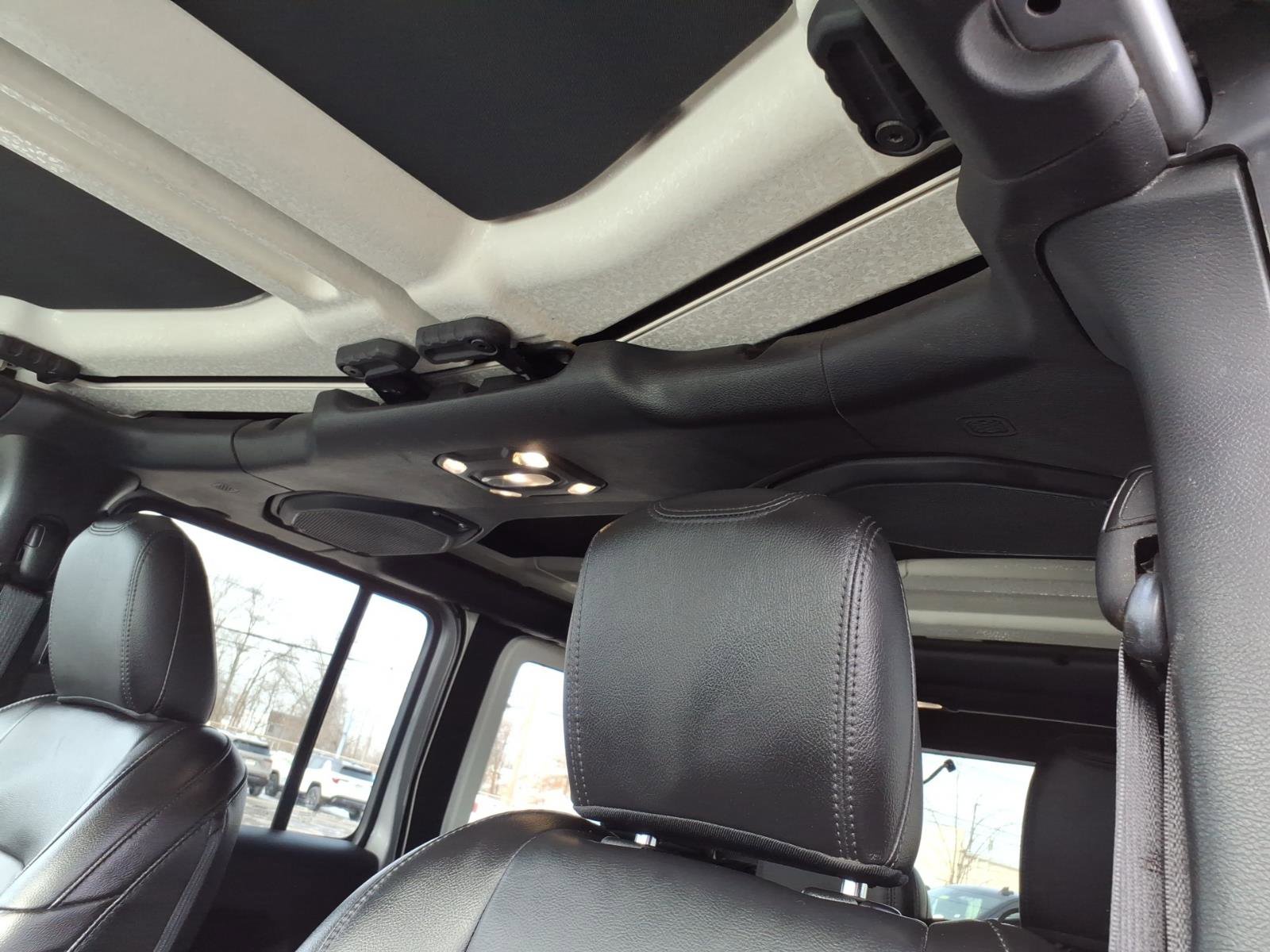 Used 2021 Jeep Wrangler Unlimited Sahara AWD/4WD image 15