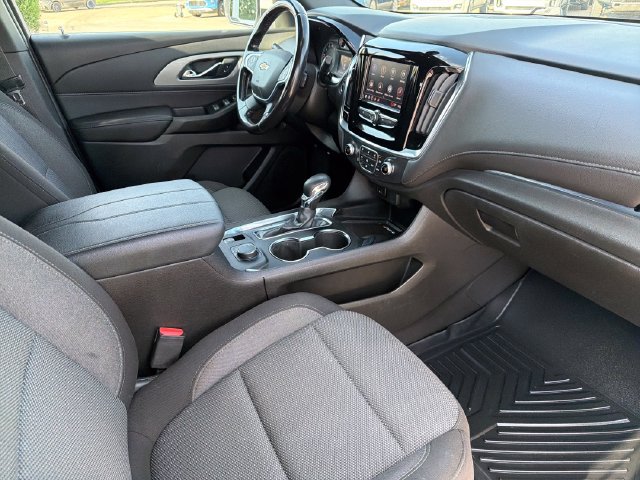 Used 2022 Chevrolet Traverse LT FWD image 24