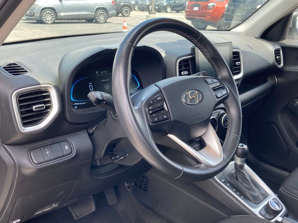 Used 2025 Hyundai Venue SEL FWD image 8