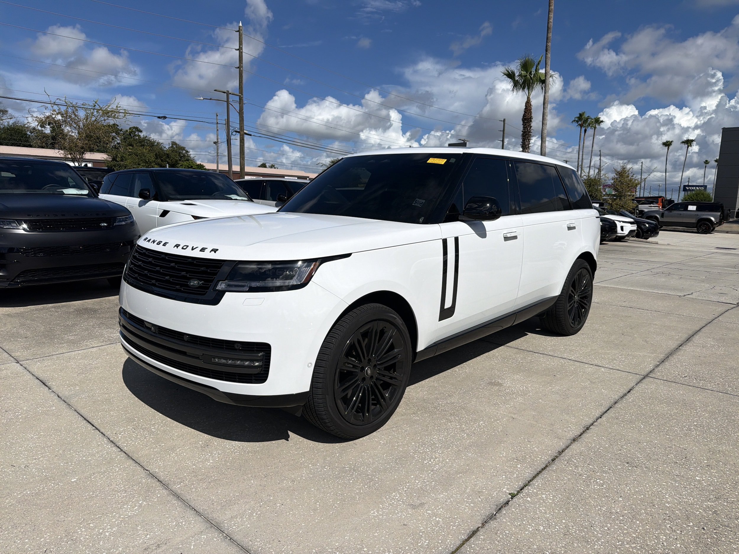 Used 2024 Land Rover Range Rover Long Wheelbase SE AWD/4WD image 1