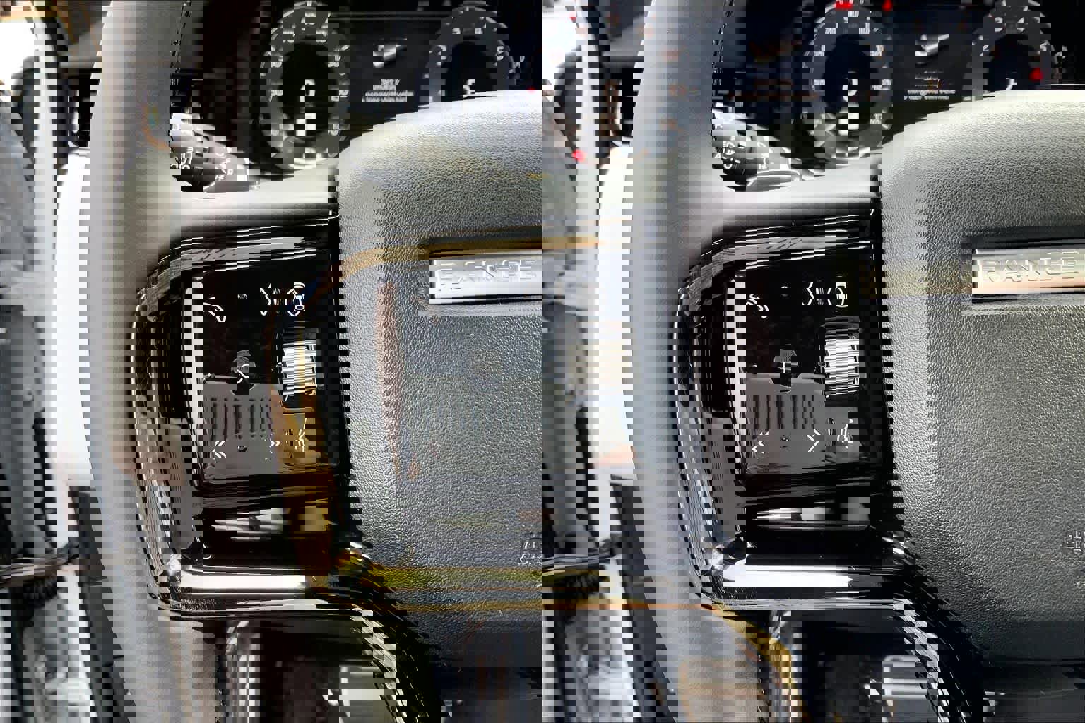 Used 2026 Land Rover Range Rover Evoque Dynamic SE image 23