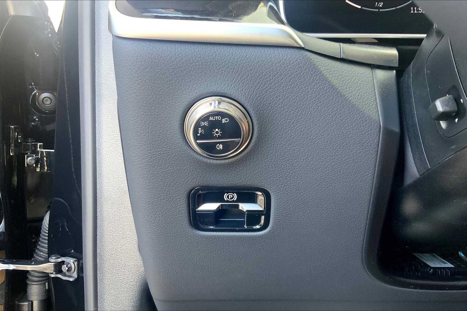New 2025 Mercedes-Benz GLC 350e 4MATIC image 13