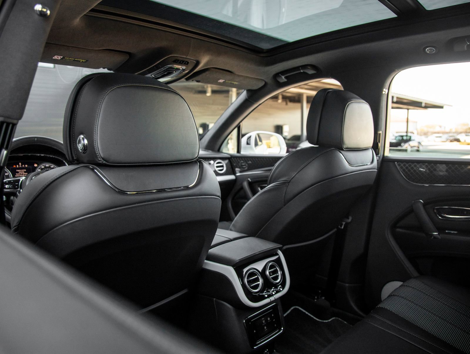 Used 2020 Bentley Bentayga AWD/4WD image 29