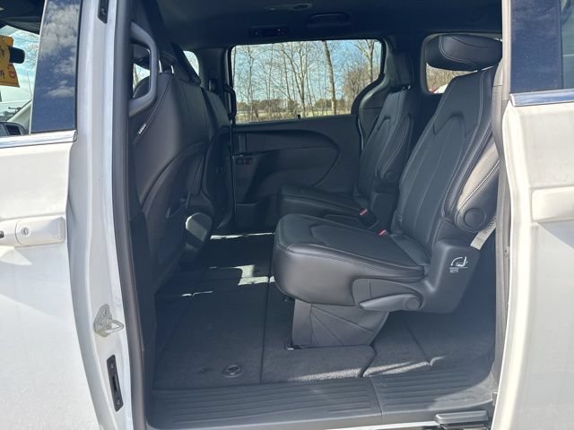 New 2026 Chrysler Voyager LX FWD image 13