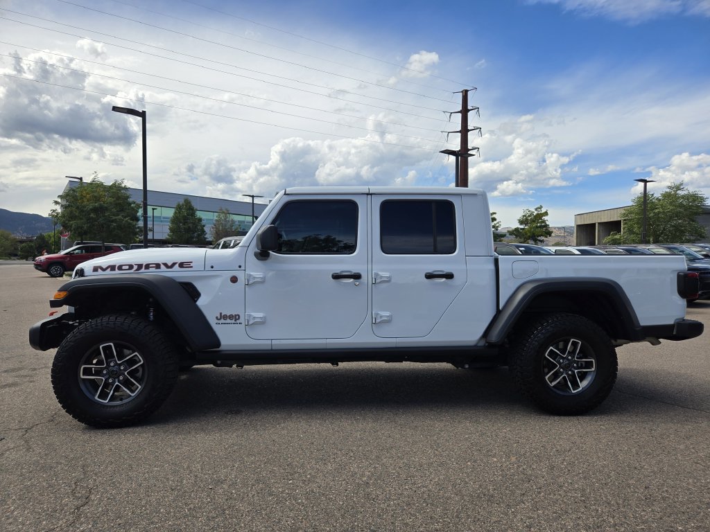 Used 2025 Jeep Gladiator Mojave w/ Convenience Group AWD/4WD image 8