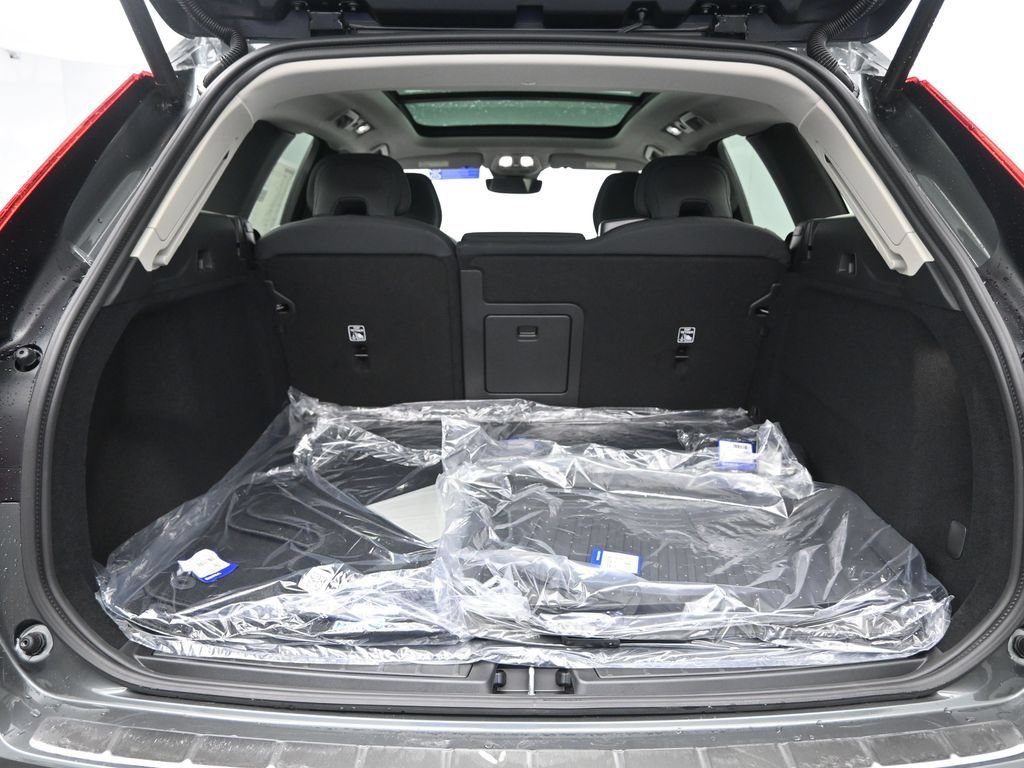 New 2026 Volvo XC60 B5 Core w/ Protection Package Premier AWD/4WD image 21