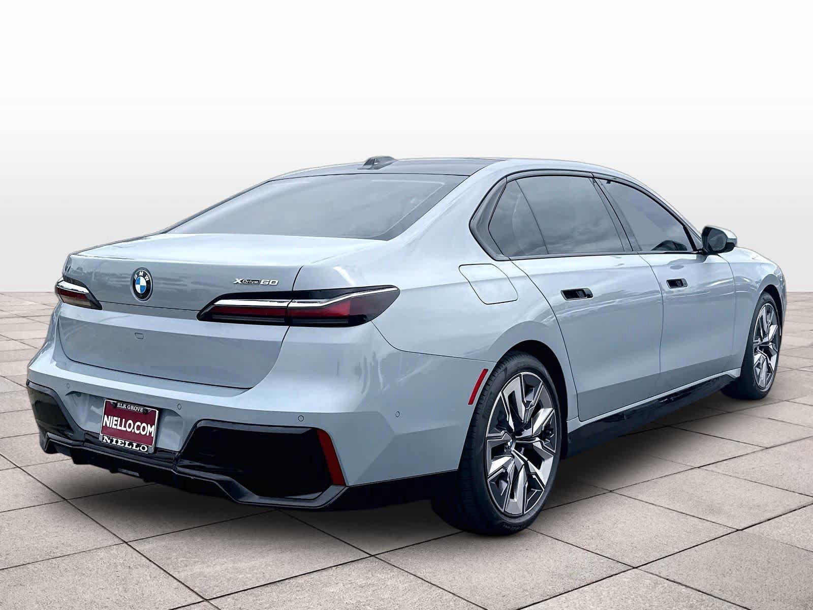 Used 2023 BMW i7 xDrive60 AWD/4WD image 9