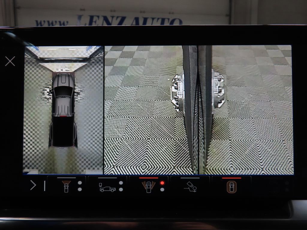 Used 2024 GMC Sierra 3500 SLT w/ SLT Premium Package image 17