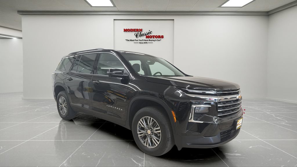 Used 2026 Chevrolet Traverse LT w/ Driver Confidence Package AWD/4WD image 1