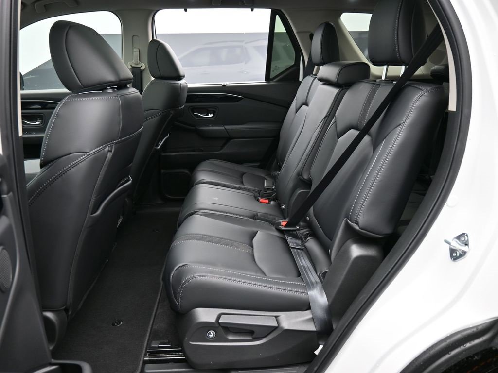 New 2025 Honda Pilot Touring image 36