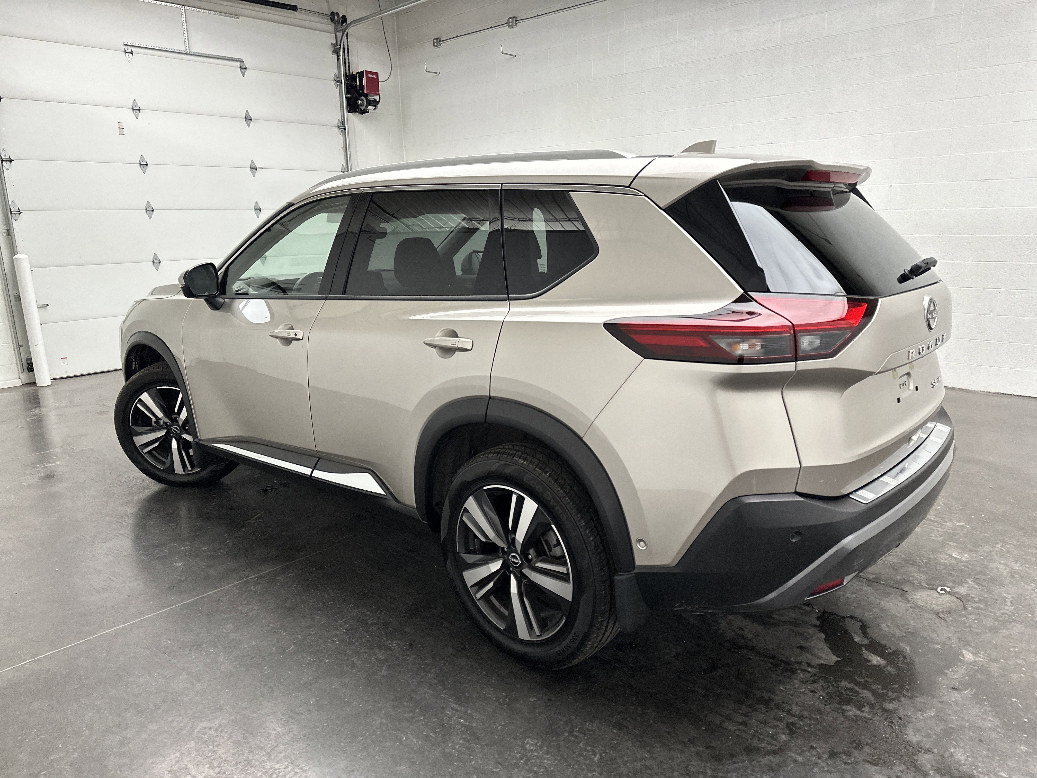 Used 2023 Nissan Rogue SL w/ SL Premium Package image 8