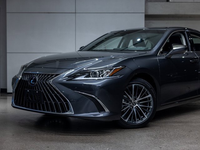 Used 2025 Lexus ES 300h w/ Premium Package image 15