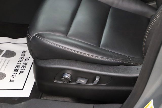Used 2025 Cadillac XT4 Premium Luxury image 16