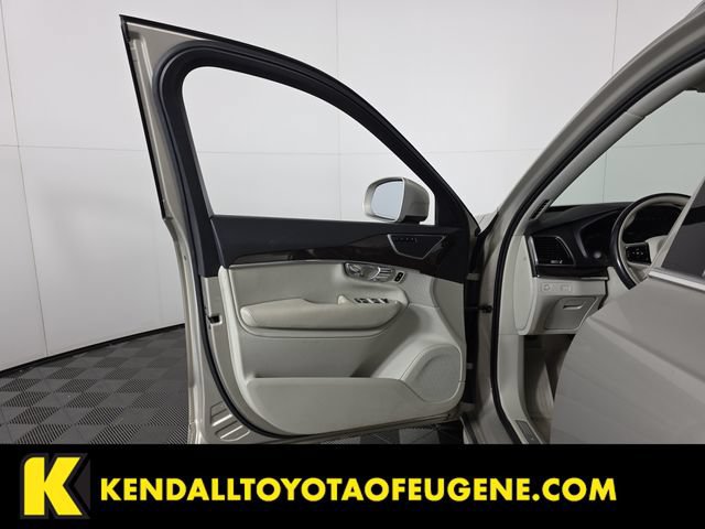 Used 2016 Volvo XC90 T6 Momentum w/ Momentum Plus Package AWD/4WD image 21
