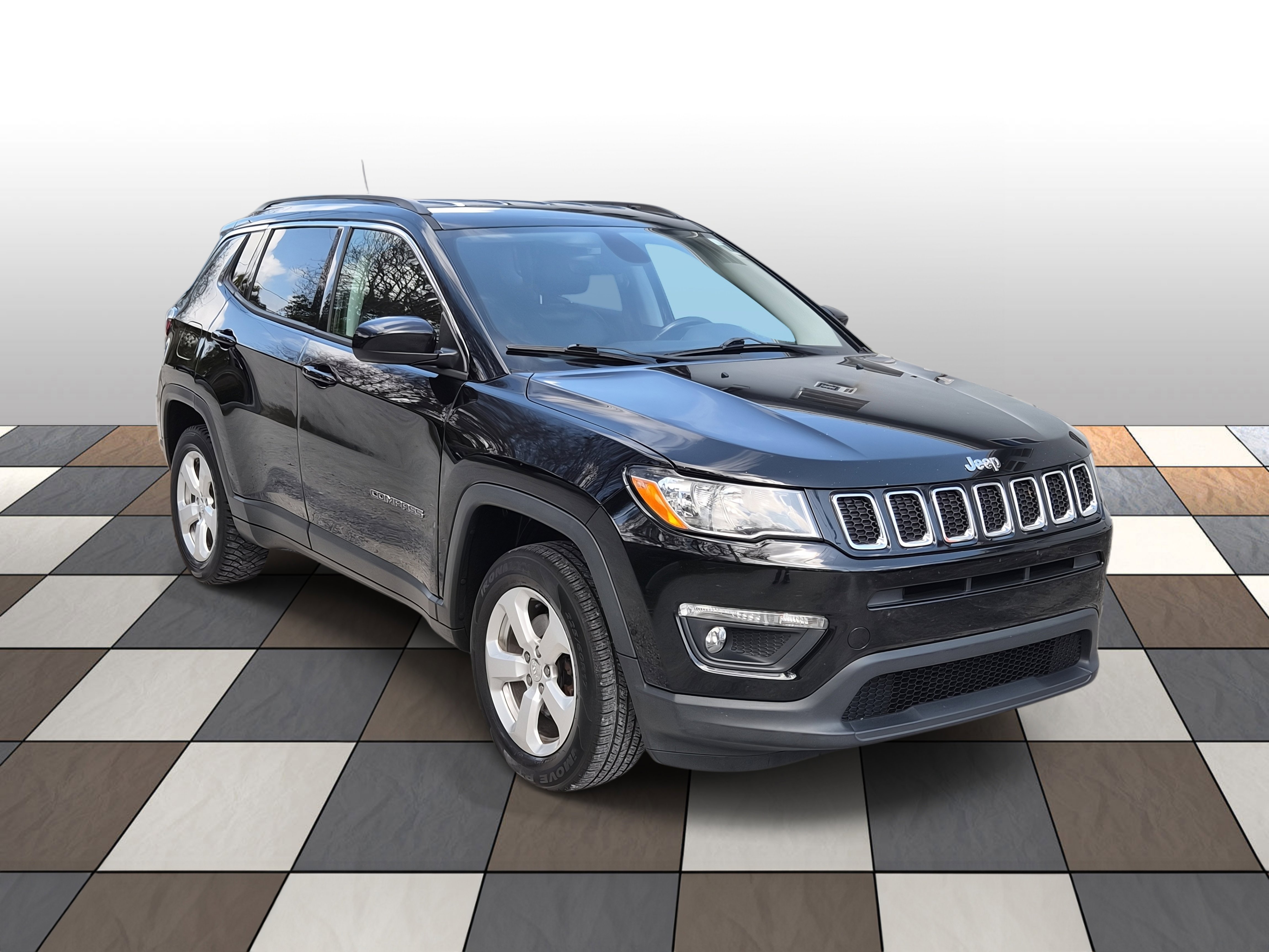 Used 2018 Jeep Compass Latitude w/ Cold Weather Group image 3