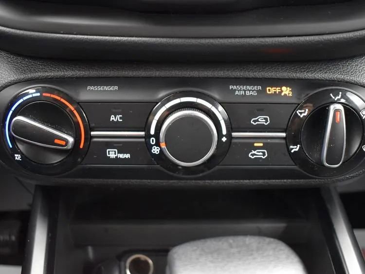 Used 2025 Kia Soul LX w/ LX Technology Package image 32