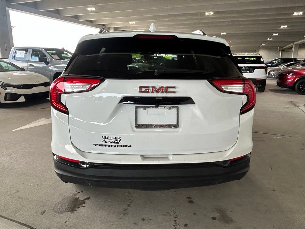 Used 2023 GMC Terrain SLE w/ Driver Convenience Package FWD image 4