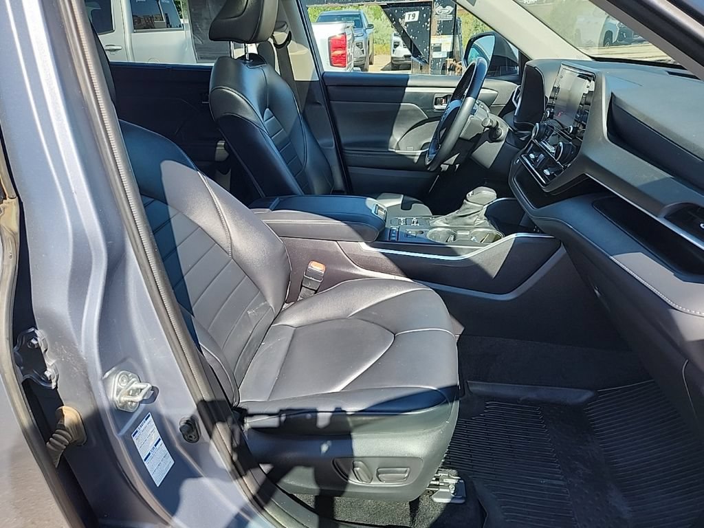 Used 2022 Toyota Highlander XLE AWD/4WD image 48