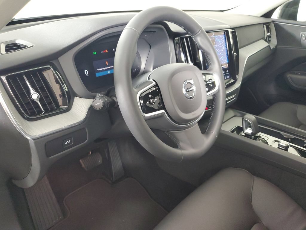 Used 2025 Volvo XC60 B5 Plus AWD/4WD image 26