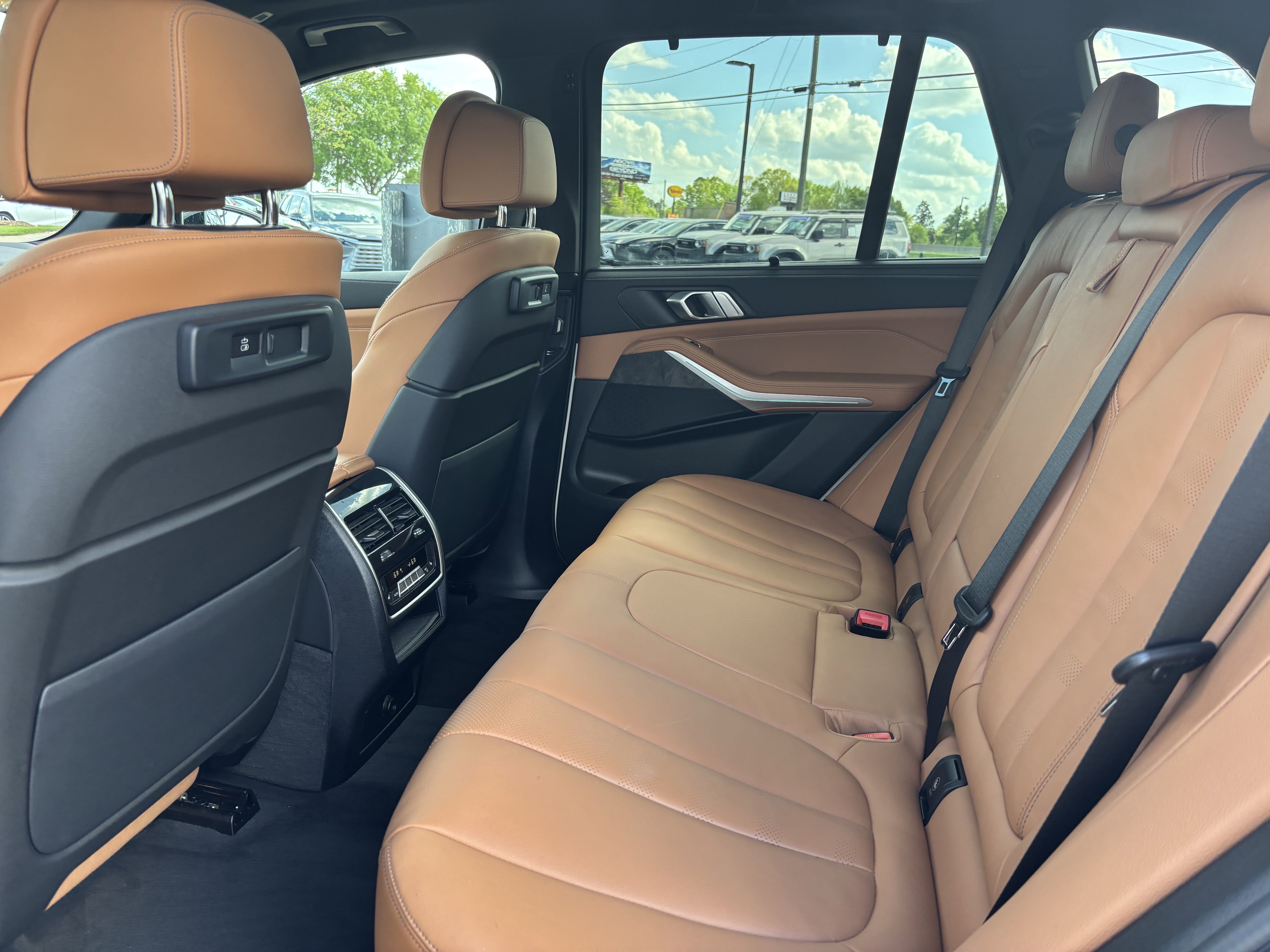 Used 2022 BMW X5 xDrive40i w/ M Sport Package AWD/4WD image 32