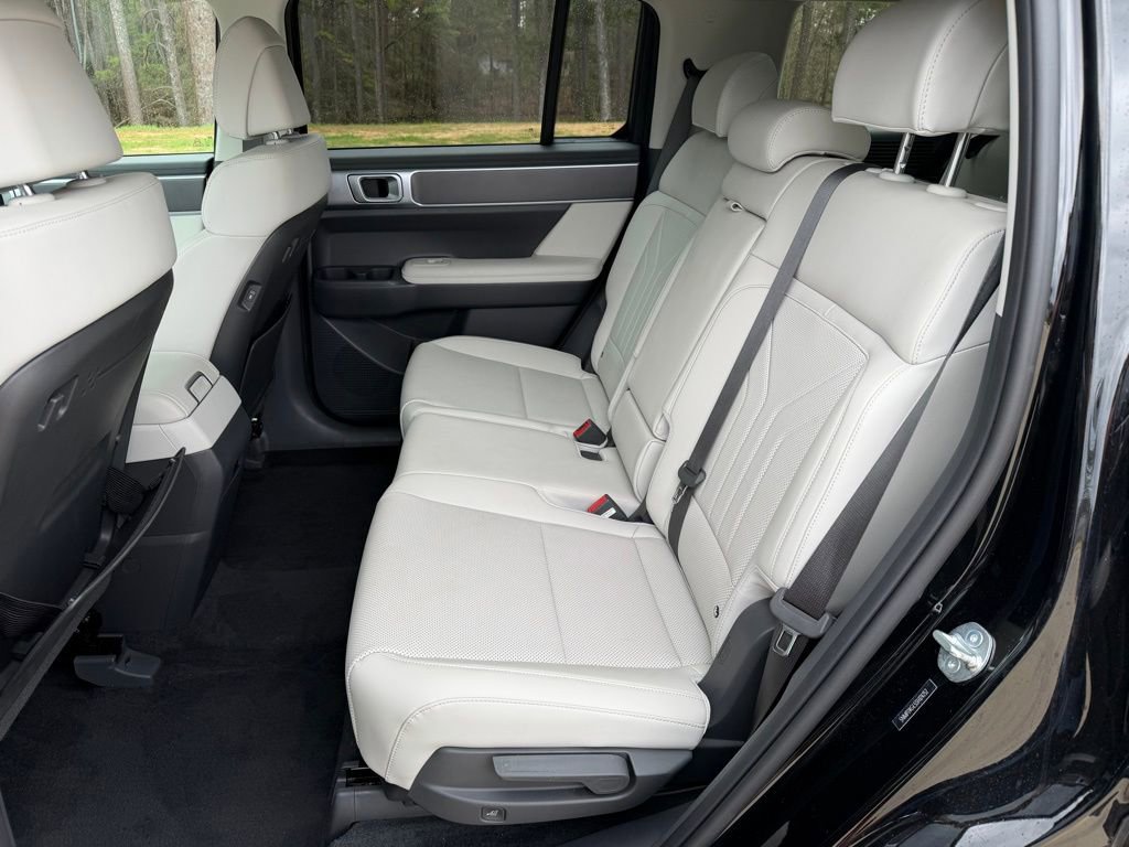 Certified 2025 Hyundai Santa Fe SEL image 13