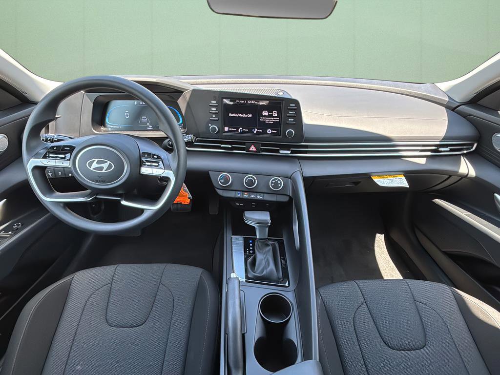 Used 2025 Hyundai Elantra SE FWD image 24