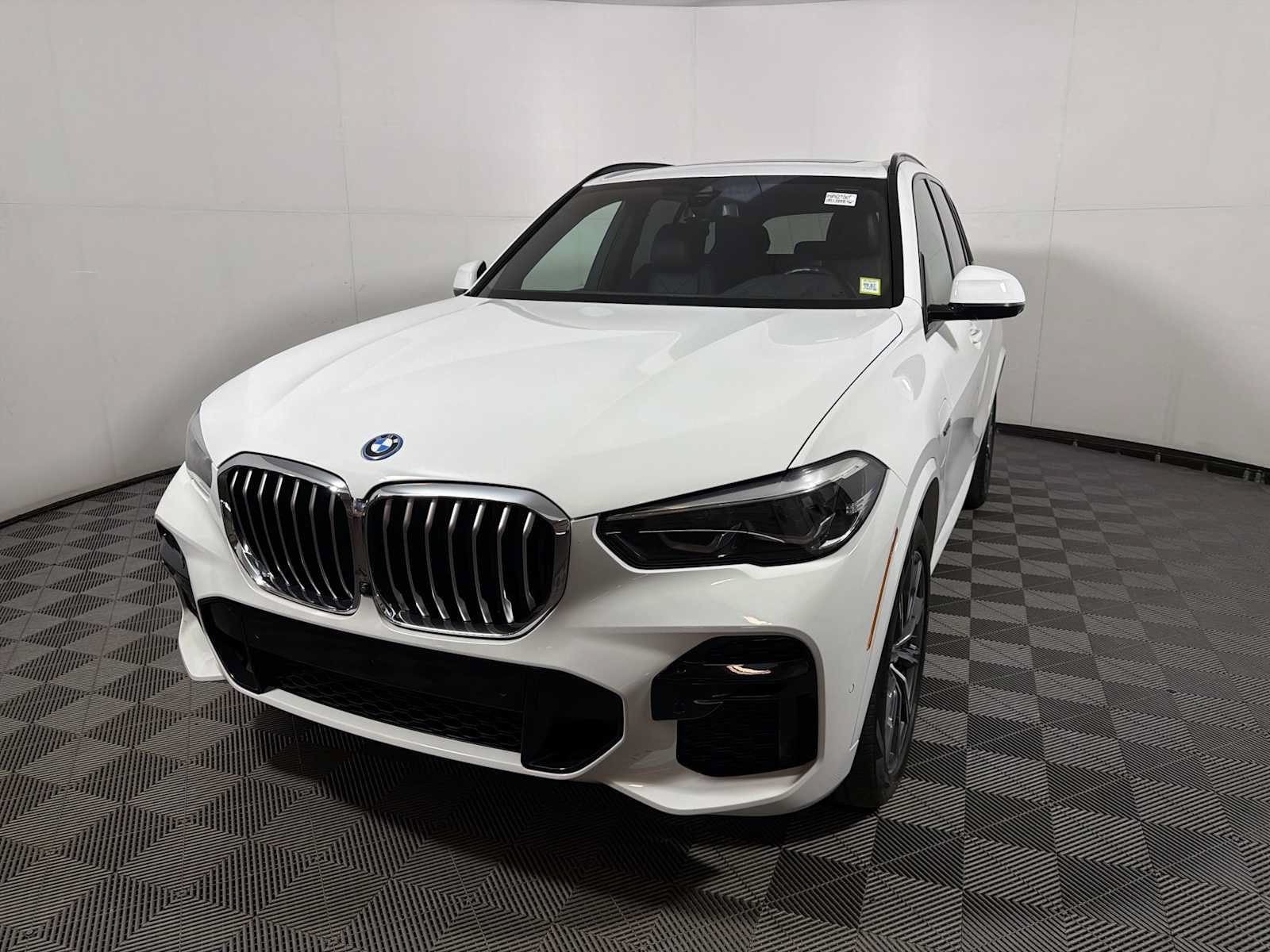 Used 2023 BMW X5 xDrive45e w/ M Sport Package AWD/4WD image 3