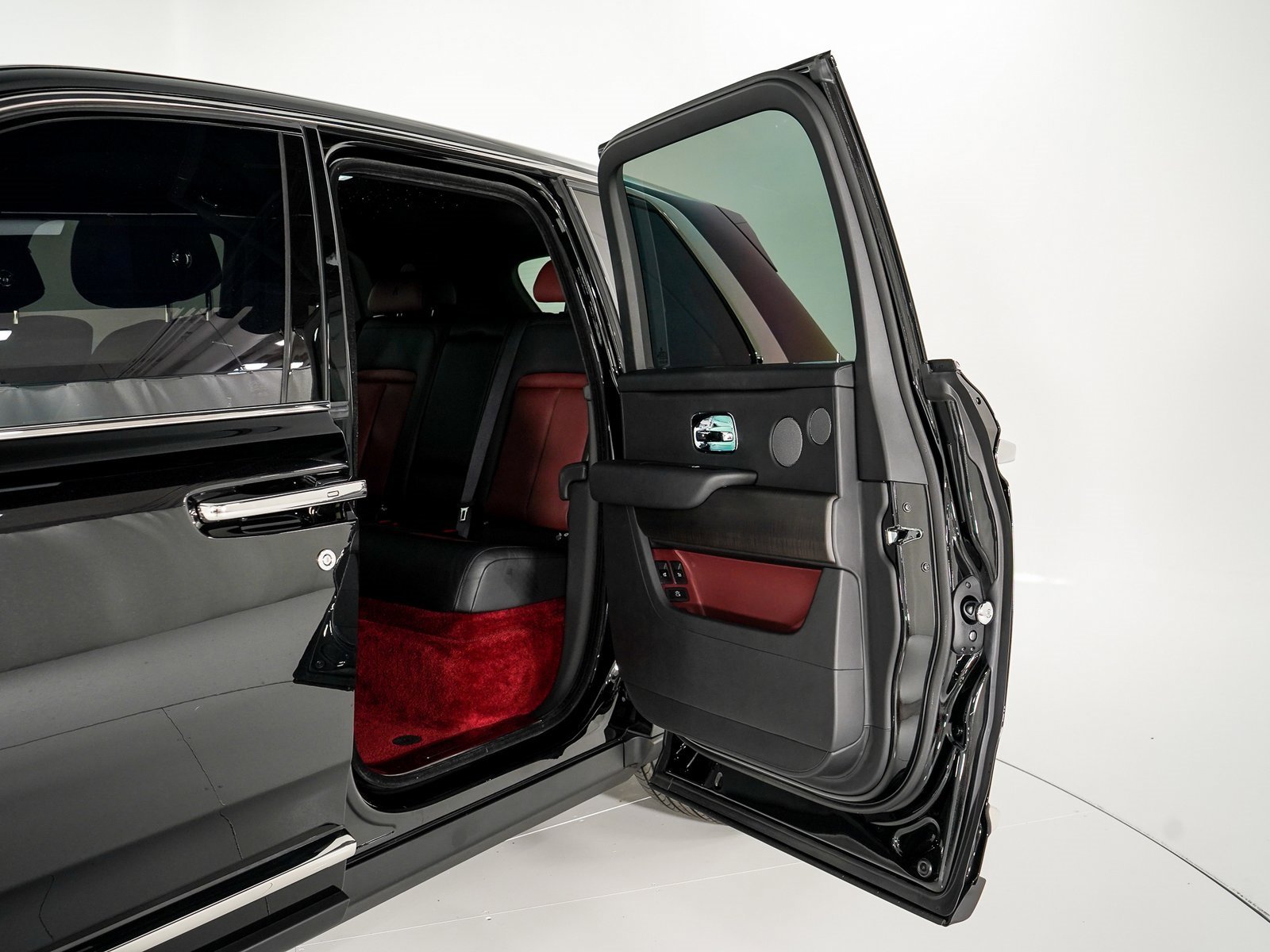 Certified 2022 Rolls-Royce Cullinan image 21