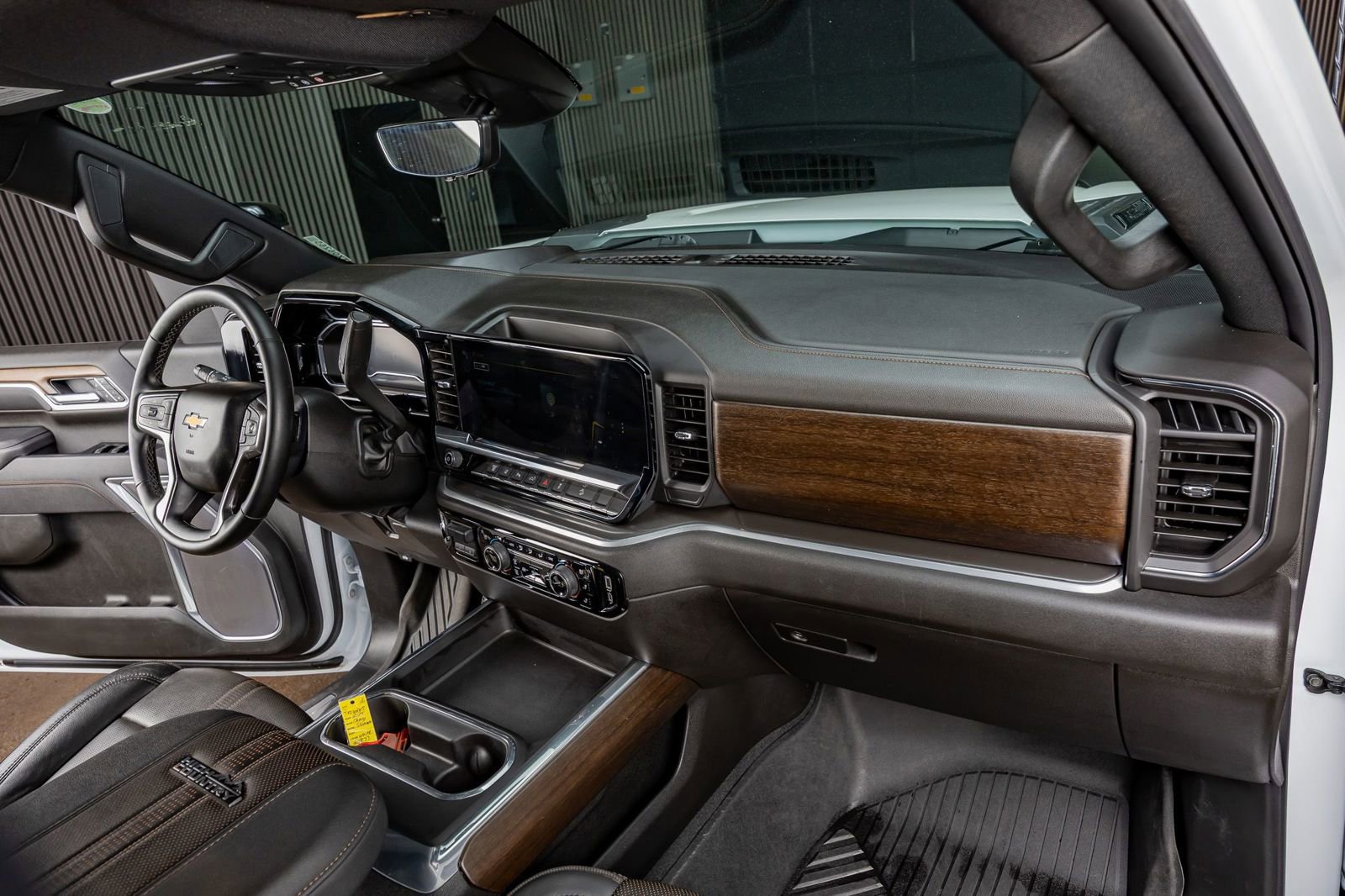 Used 2025 Chevrolet Silverado 2500 High Country w/ Technology Package image 19
