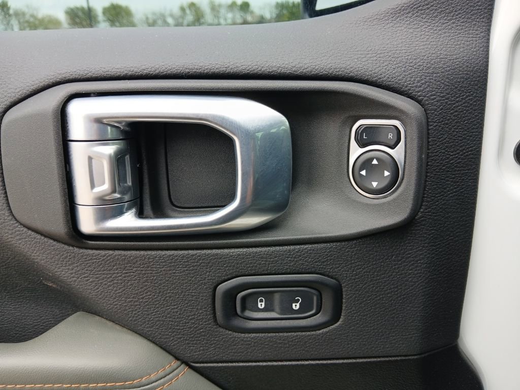 Used 2025 Jeep Gladiator Mojave w/ Convenience Group image 26