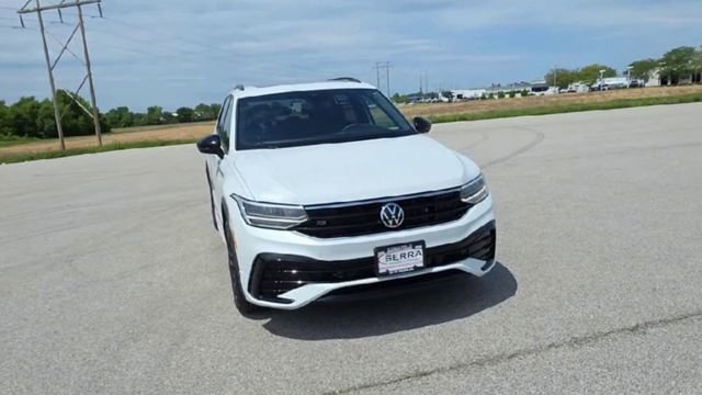 Used 2023 Volkswagen Tiguan SE R-Line FWD image 2