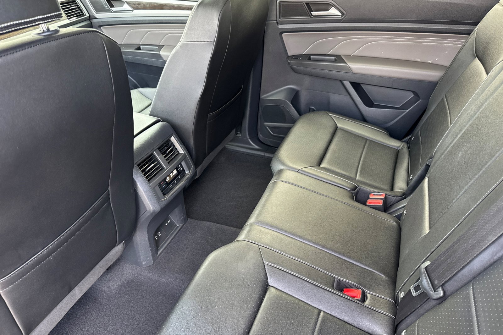Used 2023 Volkswagen Atlas SE w/ Panoramic Sunroof Package image 12