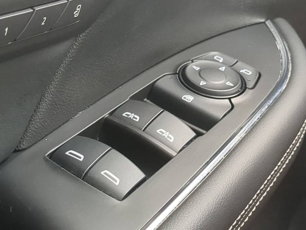 Used 2023 Buick Envision Avenir FWD image 22