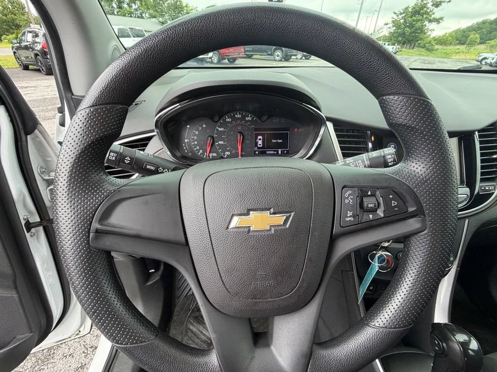 Used 2019 Chevrolet Trax LS w/ Air And Auto Package FWD image 33