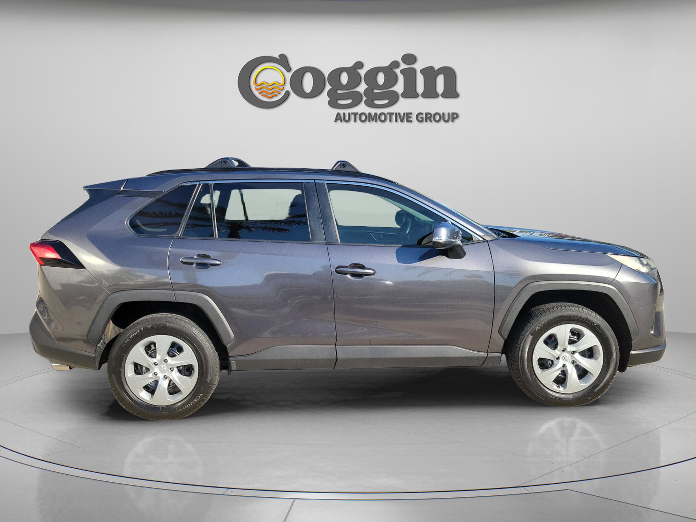 Used 2021 Toyota RAV4 LE AWD/4WD image 4