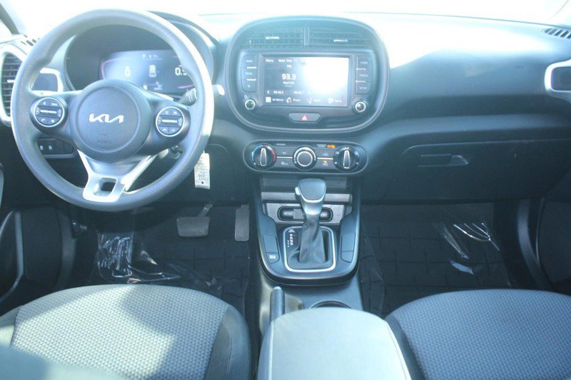 Used 2023 Kia Soul LX image 13