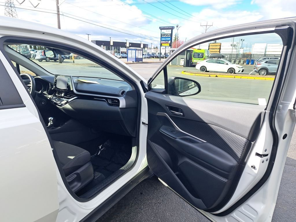 Used 2020 Toyota C-HR LE image 16
