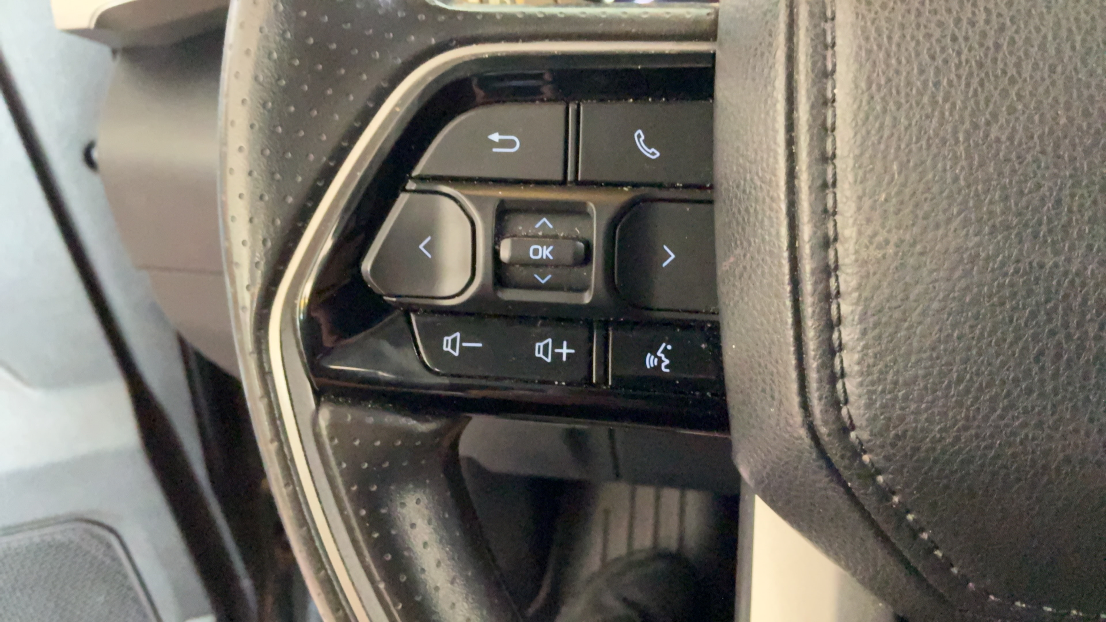 Used 2023 Toyota Tundra SR5 w/ SR5 Convenience Package AWD/4WD image 18