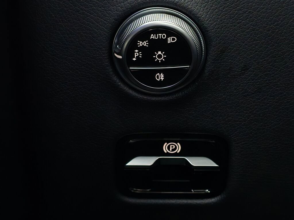 Used 2024 Mercedes-Benz GLC 300 4MATIC image 26