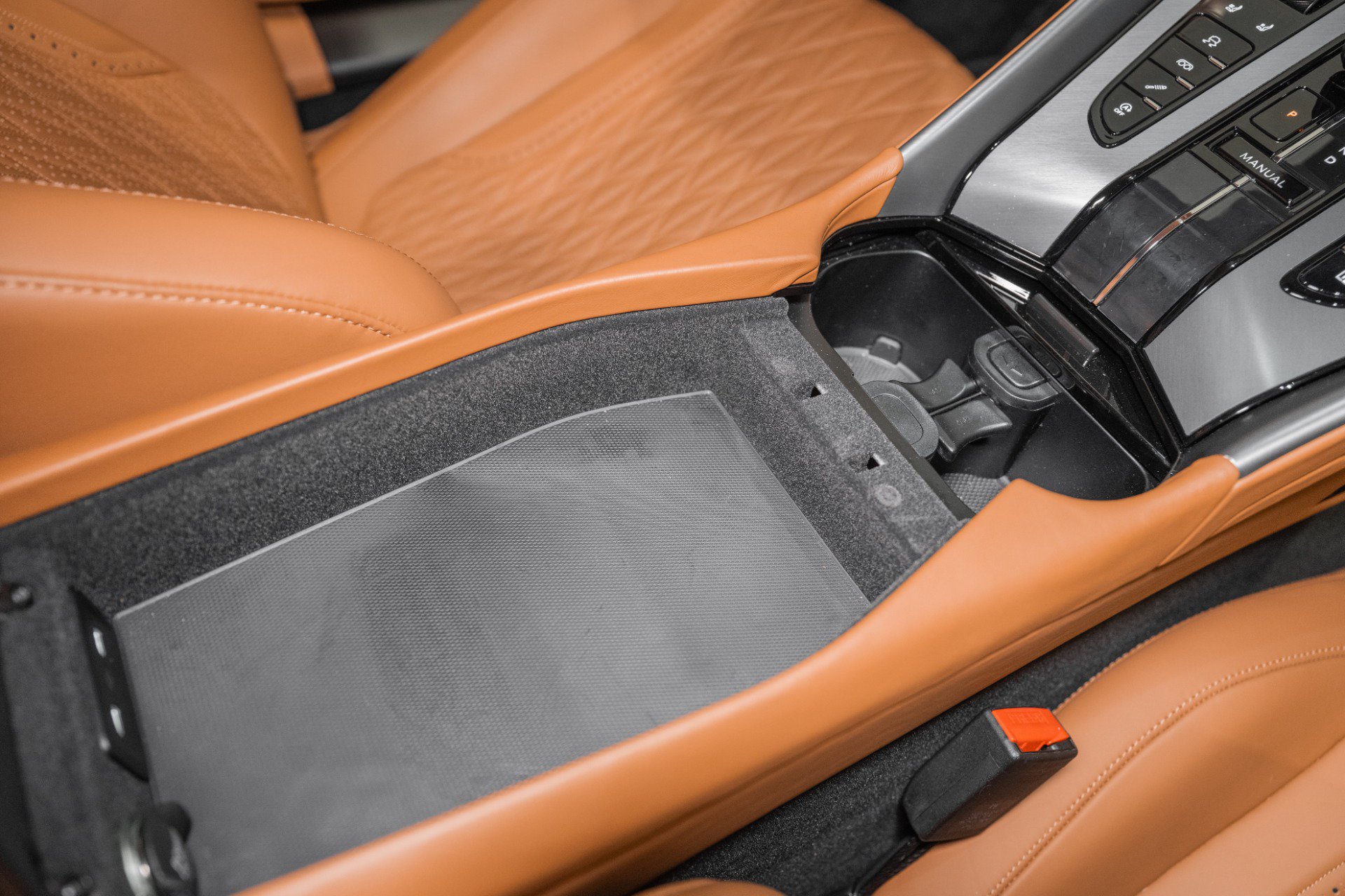 Used 2024 Aston Martin DB12 Coupe RWD image 35