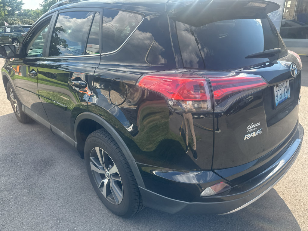 Used 2018 Toyota RAV4 XLE AWD/4WD image 5