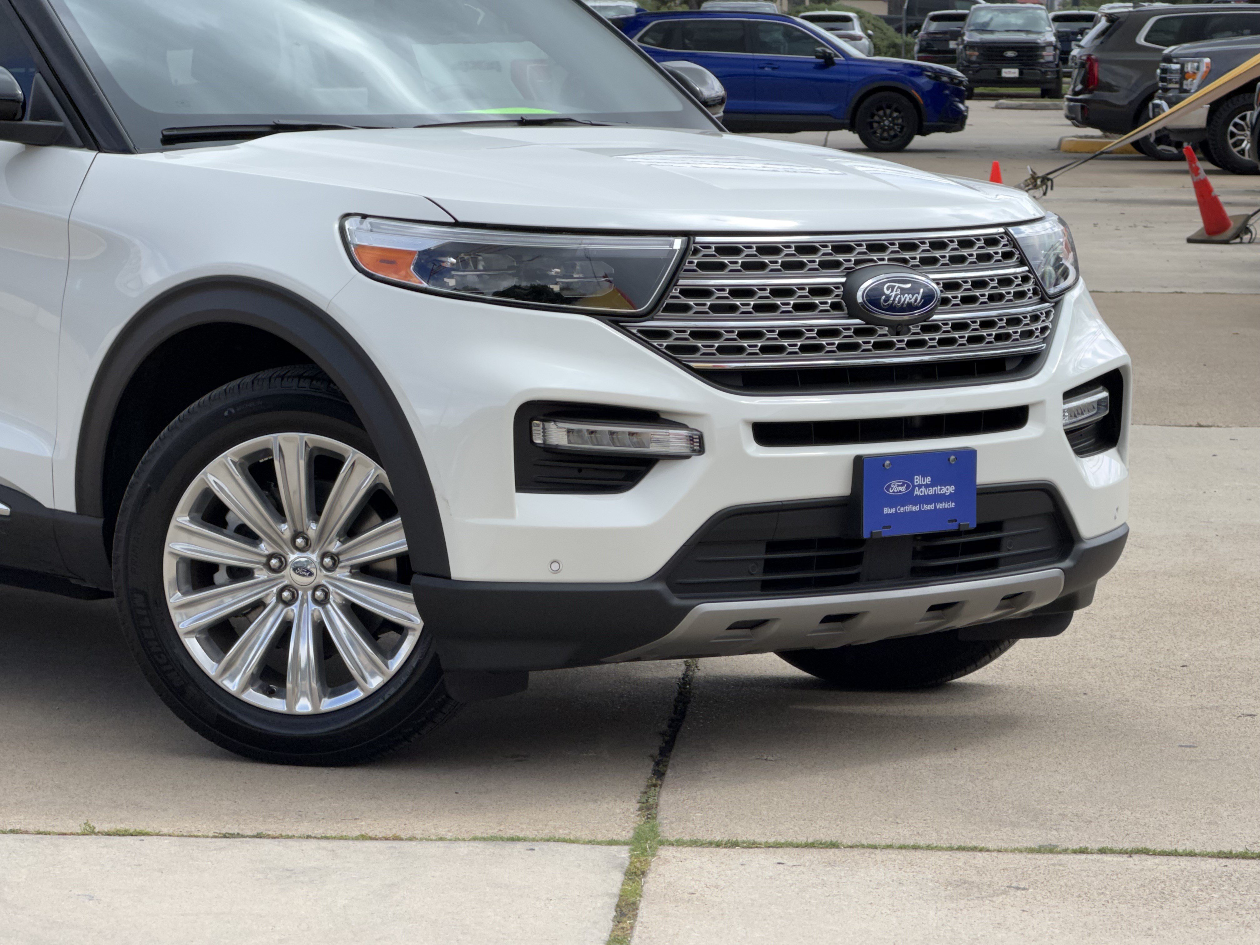 Certified 2024 Ford Explorer Limited w/ Limited Technology Package RWD image 2