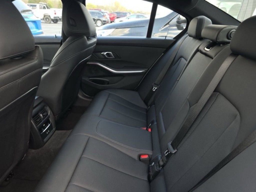 Used 2025 BMW 330i xDrive Sedan image 12