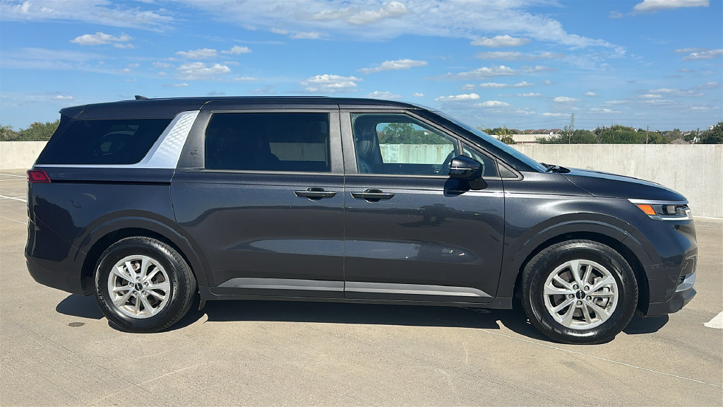Used 2024 Kia Carnival LX FWD image 13