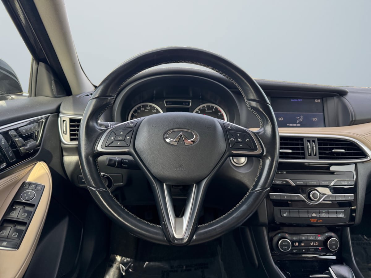 Used 2018 INFINITI QX30 w/ Cargo Package FWD image 11