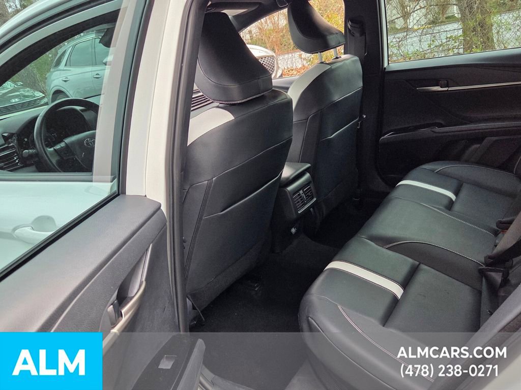 Used 2025 Toyota Camry SE image 14