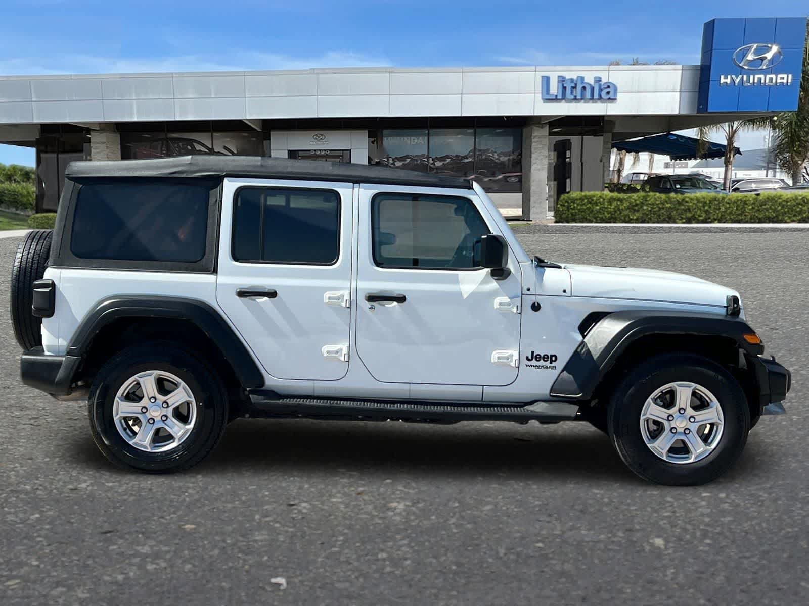 Used 2022 Jeep Wrangler Unlimited Sport AWD/4WD image 9