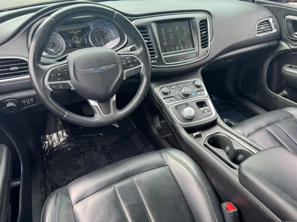 Used 2017 Chrysler 200 Limited Platinum w/ Comfort & Convenience Group FWD image 9