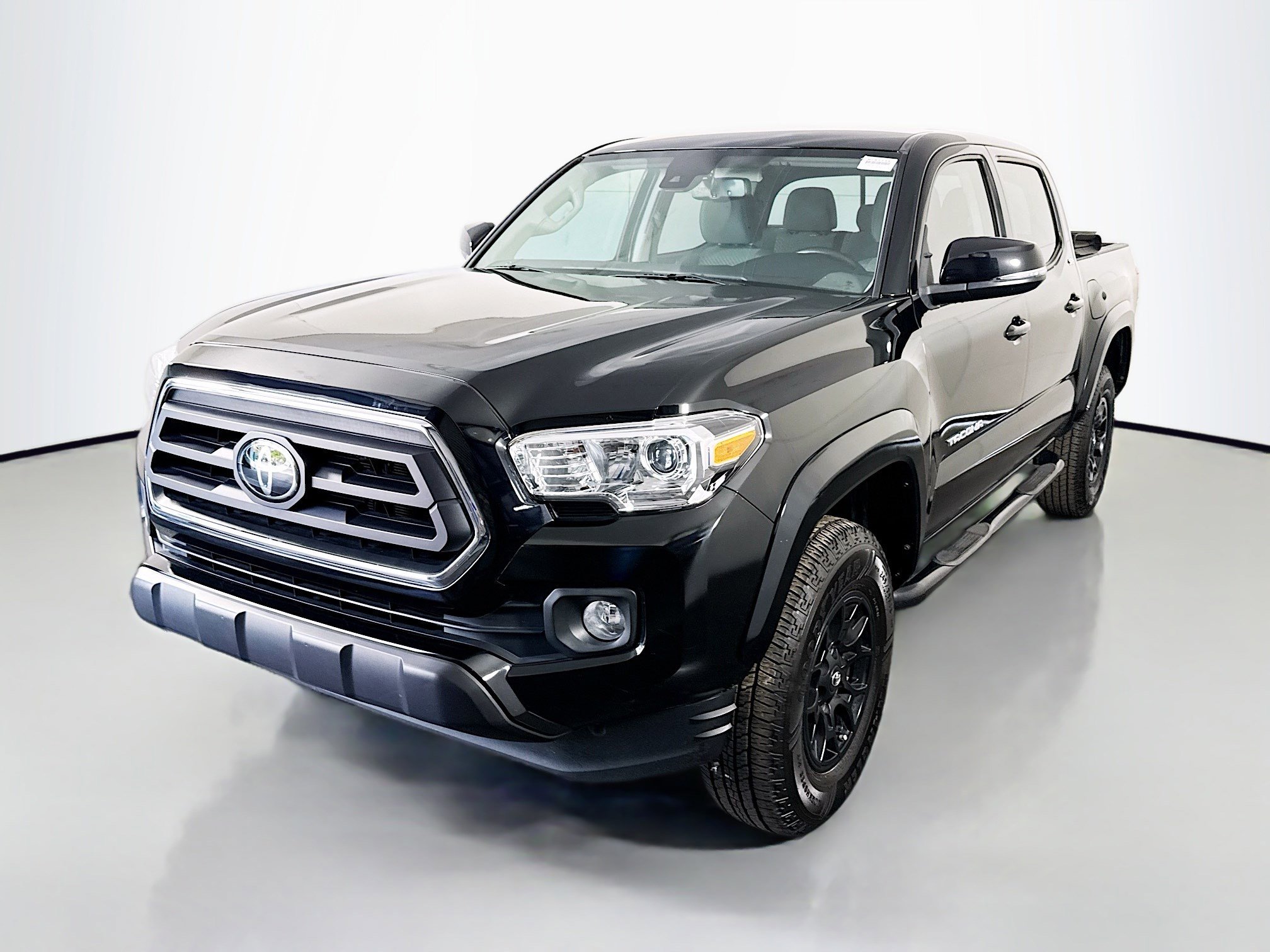 Used 2022 Toyota Tacoma SR5 w/ Technology Package image 4