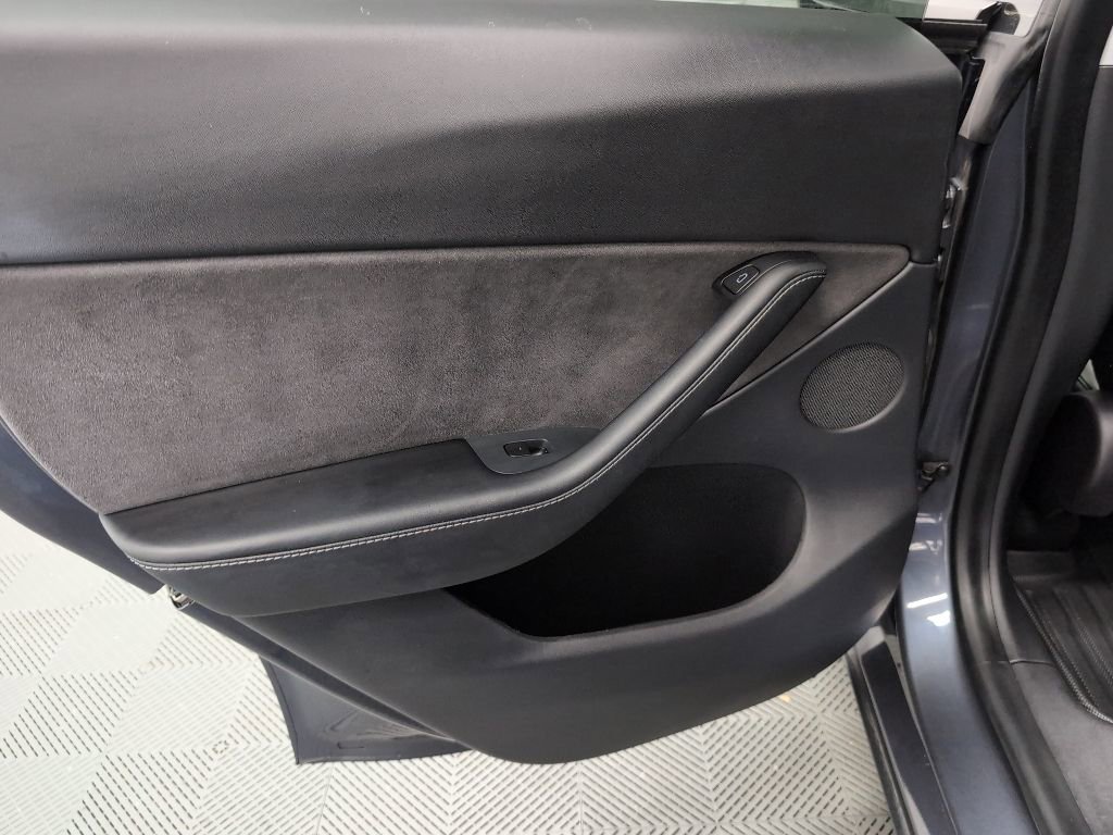 Used 2021 Tesla Model Y Long Range AWD/4WD image 26